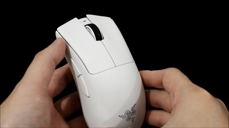 Các nút bấm trên Razer DeathAdder V3 Pro cho trải nghiệm sử dụng rất tốt. Các nút bấm trên Razer DeathAdder V3 Pro cho trải nghiệm sử dụng rất tốt.