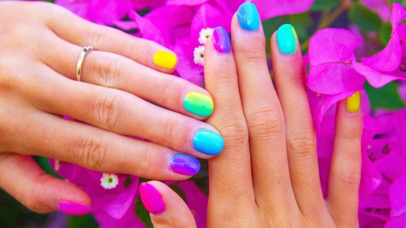 Nail neon sặc sỡ