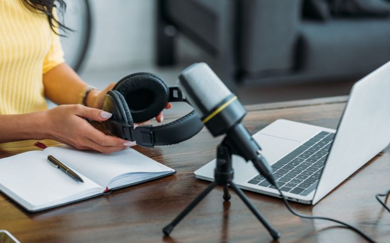 Đầu tư thiết bị podcast chuyên dụng Đầu tư thiết bị podcast chuyên dụng