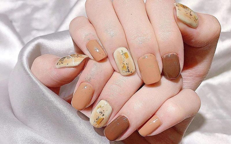 15 mẫu nail màu nâu đẹp sang chảnh được phái đẹp yêu thích