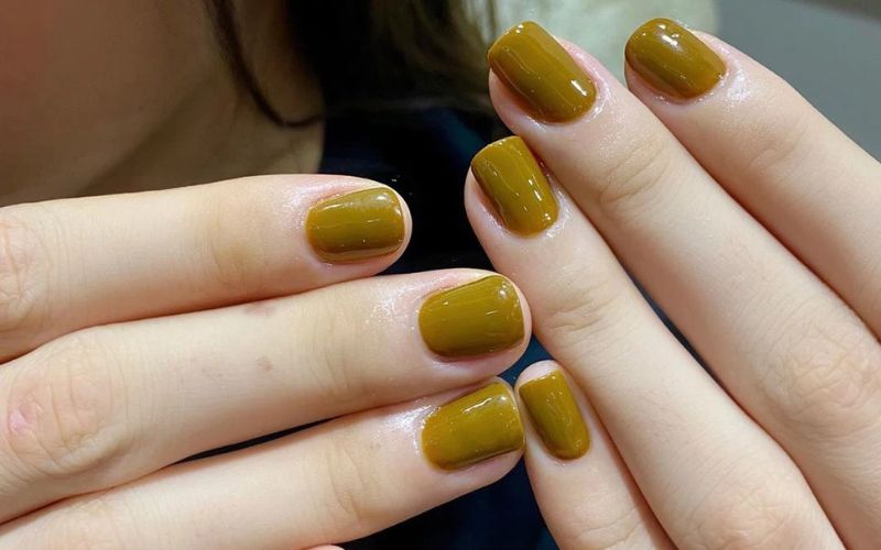 20 Những mẫu nail màu vàng đính đá đủ phong cách