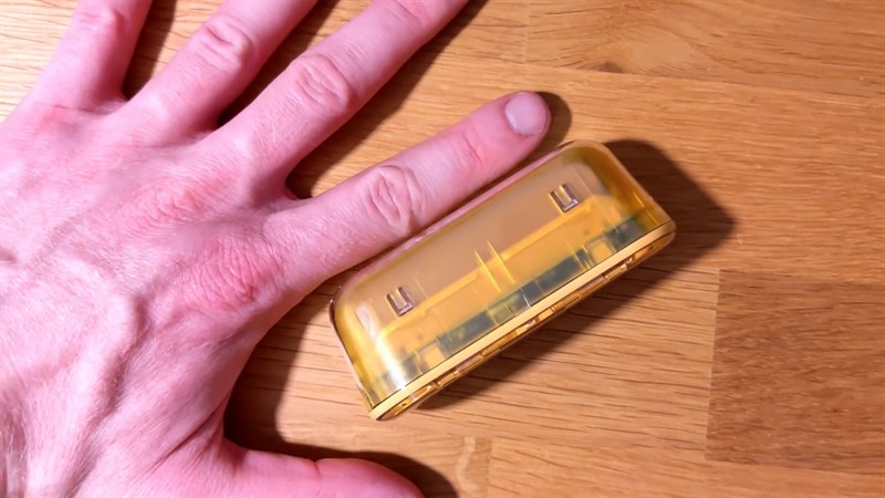 Shargeek Capsule Gravity kích thước nhỏ gọn, có thể nằm gọn trong lòng bàn tay