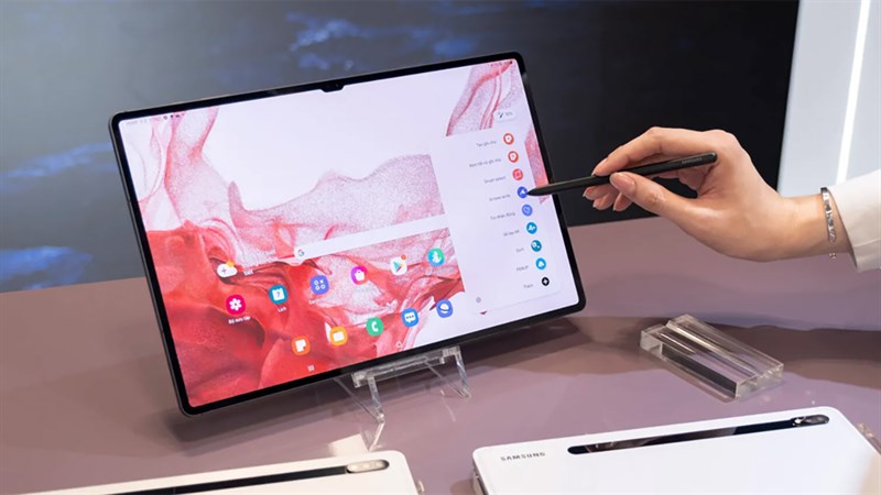 Galaxy Tab S8 Ultra giảm cực hăng, còn tặng bao da kèm bàn phím siêu xịn