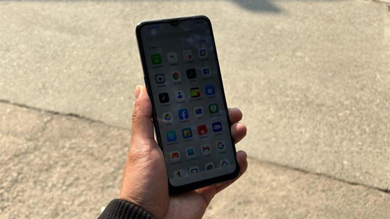 OPPO A78 5G có nhược điểm về độ sáng khiến thiến bị khó sử dụng dưới ánh sáng mặt trời OPPO A78 5G có nhược điểm về độ sáng khiến thiến bị khó sử dụng dưới ánh sáng mặt trời