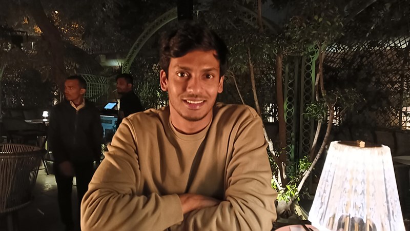 Ảnh chụp chân dung bởi camera đo độ sâu 2 MP của OPPO A78 5G trong điều kiện thiếu sáng Ảnh chụp chân dung bởi camera đo độ sâu 2 MP của OPPO A78 5G trong điều kiện thiếu sáng