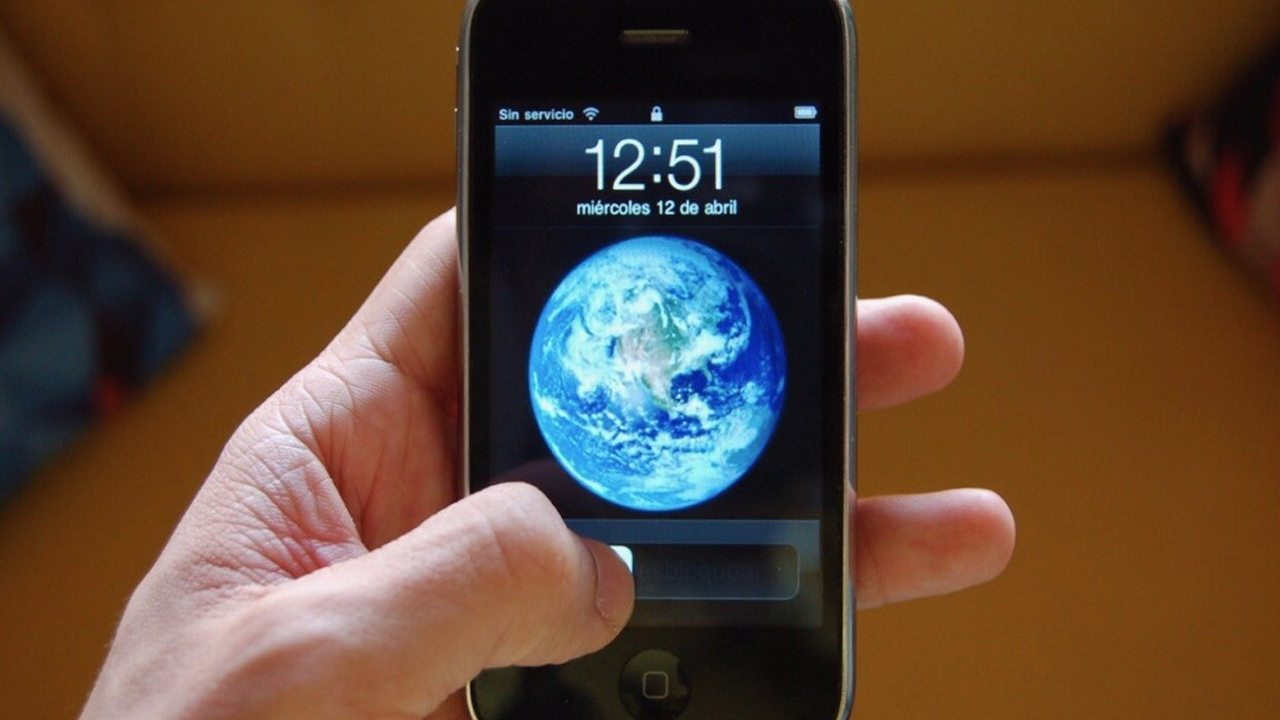 iPhone 3G ra mắt đưa Apple bước lên vị trí hàng đầu - Fptshop.com.vn