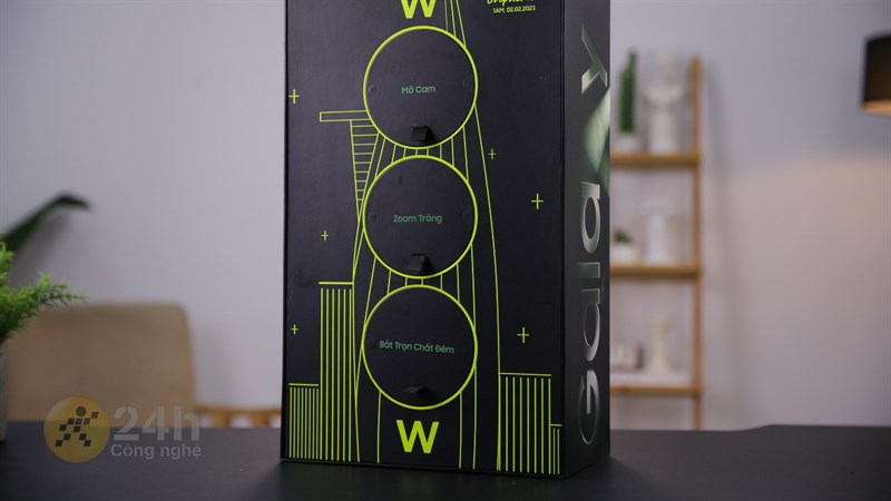 Sang trọng, cao cấp, hấp dẫn là những mỹ từ miêu tả bộ quà Samsung Galaxy S Mới 2023