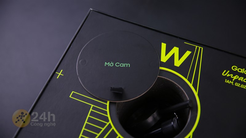 Sang trọng, cao cấp, hấp dẫn là những mỹ từ miêu tả bộ quà Samsung Galaxy S Mới 2023