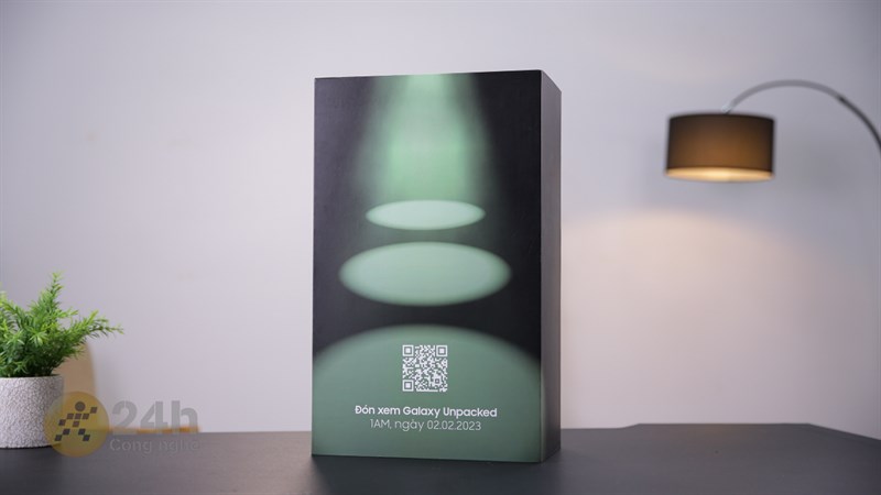 Sang trọng, cao cấp, hấp dẫn là những mỹ từ miêu tả bộ quà Samsung Galaxy S Mới 2023