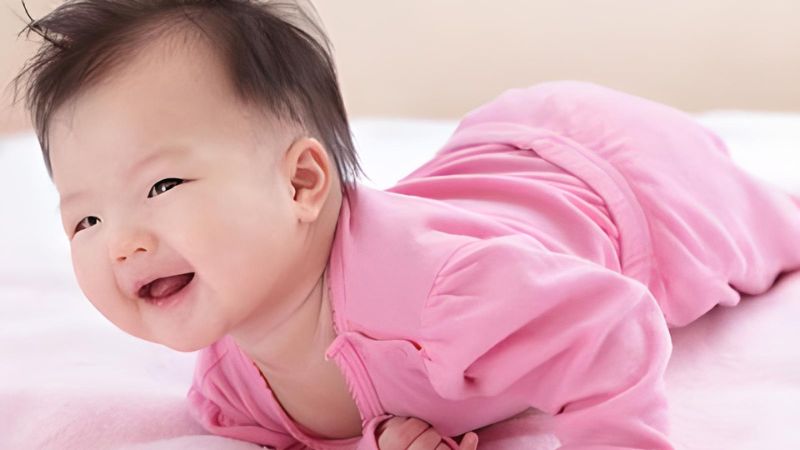 Gần một nửa tỉ lệ các bé đều có thói quen mút tay khi còn nhỏ