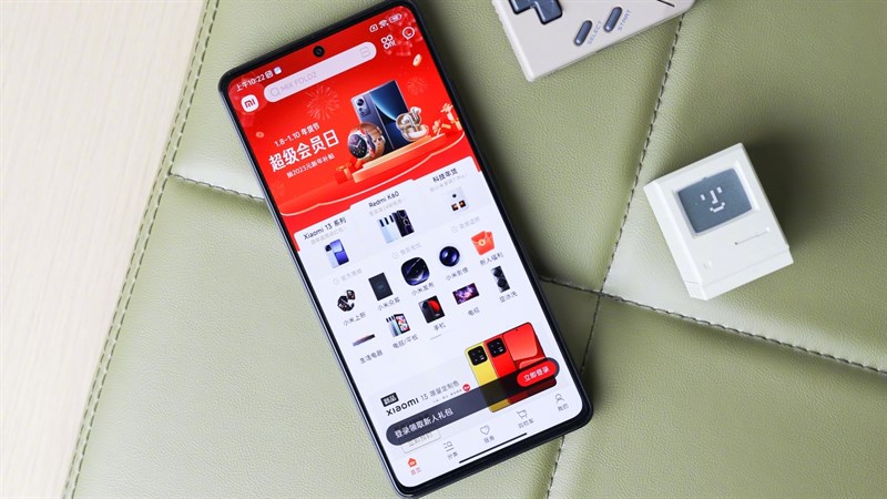Redmi Note 12 Pro Speed Edition sở hữu màn hình dạng đục lỗ với camera chính ở vị trí trung tâm có phần khoét nhỏ gọn.