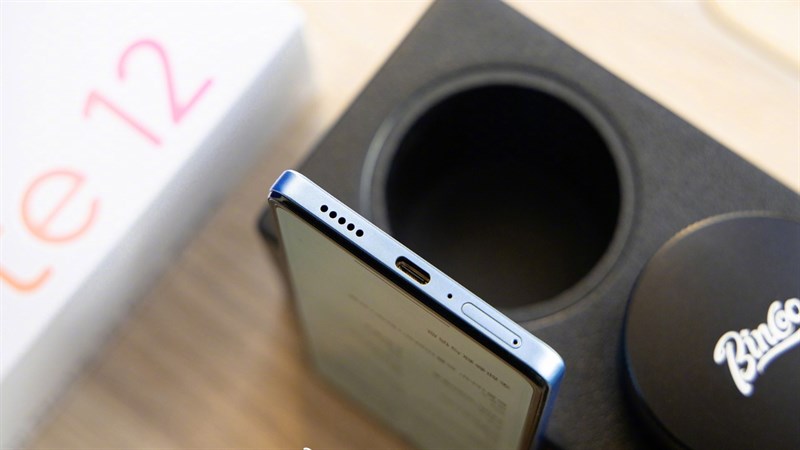 Cạnh dưới của Redmi Note 12 Pro Speed Edition.