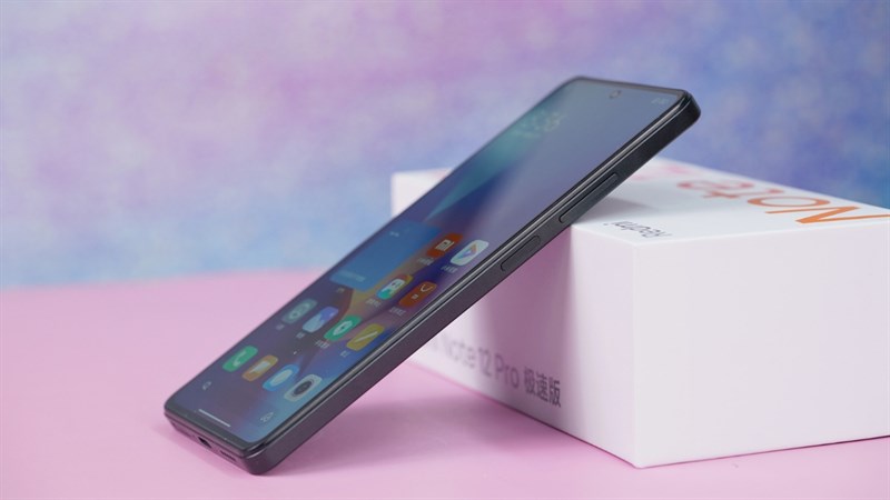 Redmi Note 12 Pro Speed Edition có khối lượng 181 gram và dày 7.9 mm.