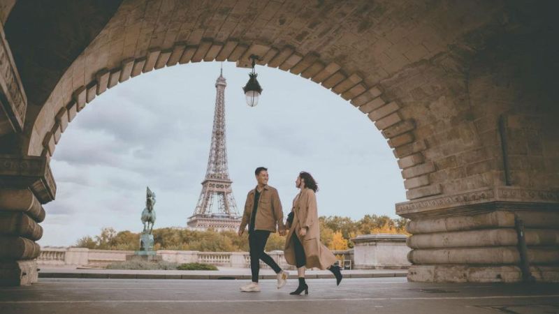 Cùng hòa vào khung cảnh lãng mạn ở Paris