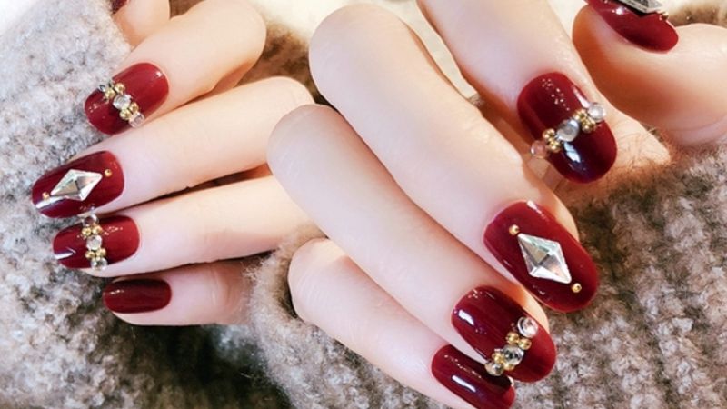 Tổng hợp những mẫu nail màu đỏ đất đẹp nhất Diễm Nails