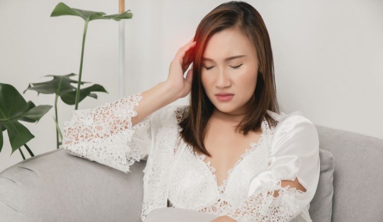 Cách giảm những cơn đau nhức đầu trước kỳ kinh nguyệt hiệu quả