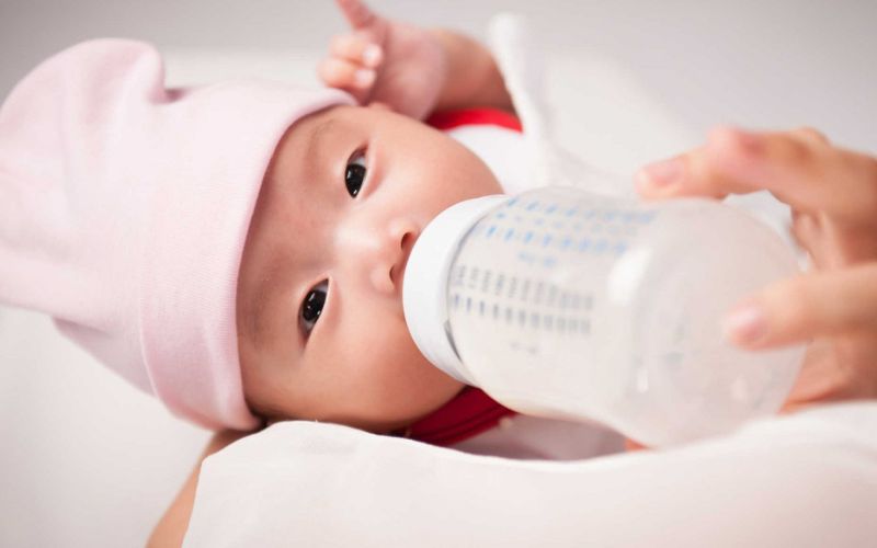 Bình sữa nhựa chứa BPA không an toàn cho trẻ