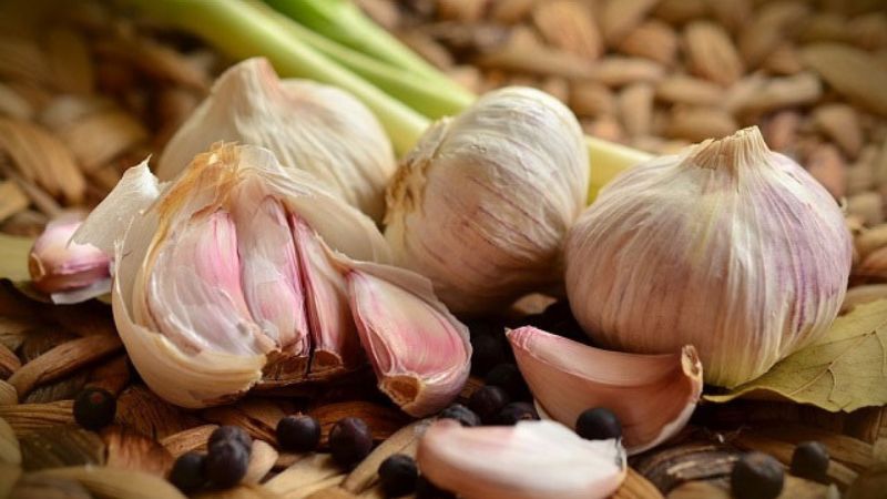Mẹo loại bỏ vết rạn da bằng tỏi