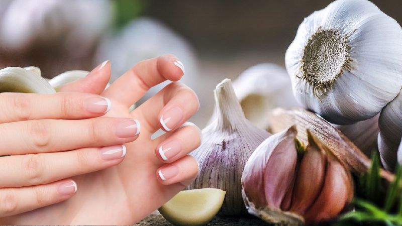 Mẹo dưỡng móng tay nhanh dài bằng tỏi
