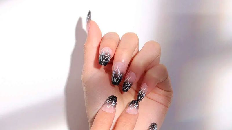 Nail đen ombre