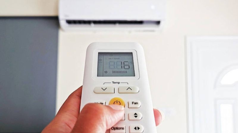 Precautions when using the air conditioner in humid weather