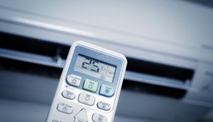 Nhà nồm ẩm bật điều hòa, máy lạnh chế độ nào phù hợp nhất?