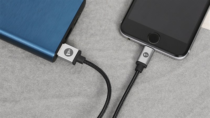 Vía thần tài sale hết bài hàng loạt pin, cáp sạc, giá chỉ từ 110K