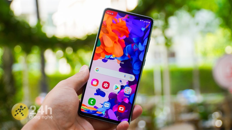 Màn hình lớn đi kèm tấm nền tốt sẽ là ưu điểm của Galaxy S20 FE bên cạnh cấu hình