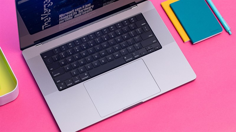 MacBook Pro 16 inch 2023 vẫn được trang bị bàn phím Magic Keyboard quen thuộc, nhưng không có TouchBar