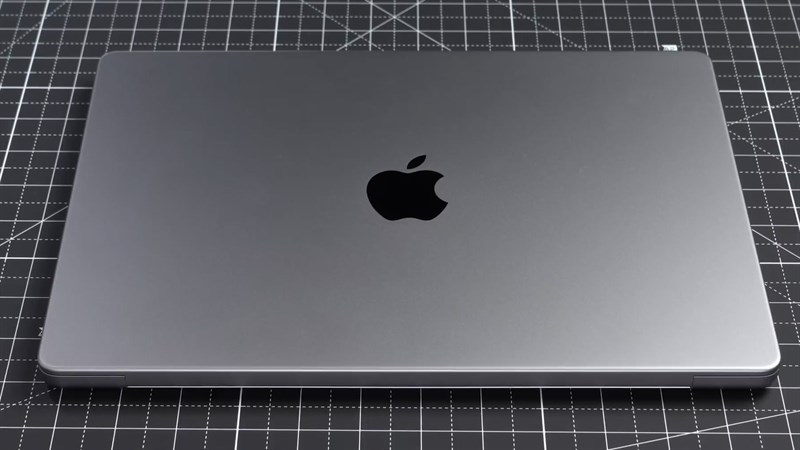 MacBook Pro 14 inch 2023 có ngoại hình không thay đổi so với thế hệ trước MacBook Pro 14 inch 2023 có ngoại hình không thay đổi so với thế hệ trước