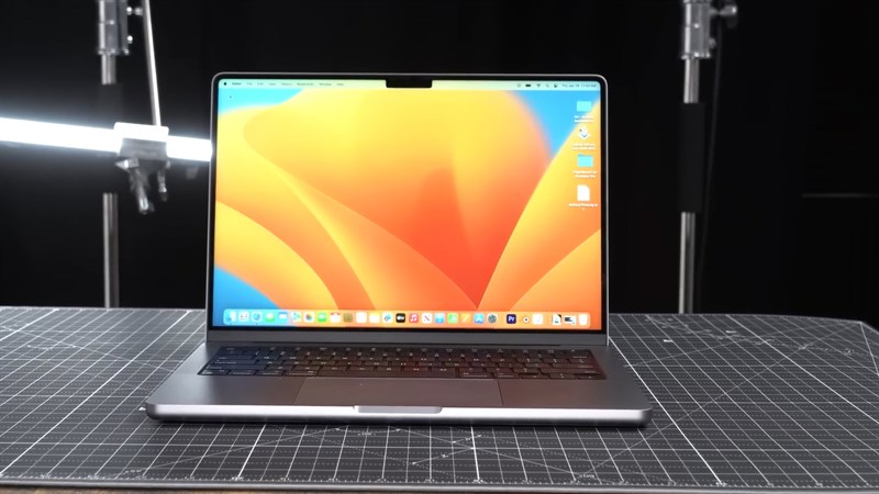 MacBook Pro 14 inch 2023 được trang bị màn hình Liquid Retina XDR rộng 14.2 inch MacBook Pro 14 inch 2023 được trang bị màn hình Liquid Retina XDR rộng 14.2 inch
