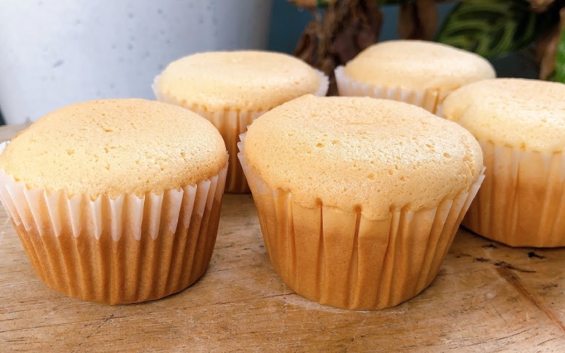 Thưởng thức bánh cupcake sữa chua