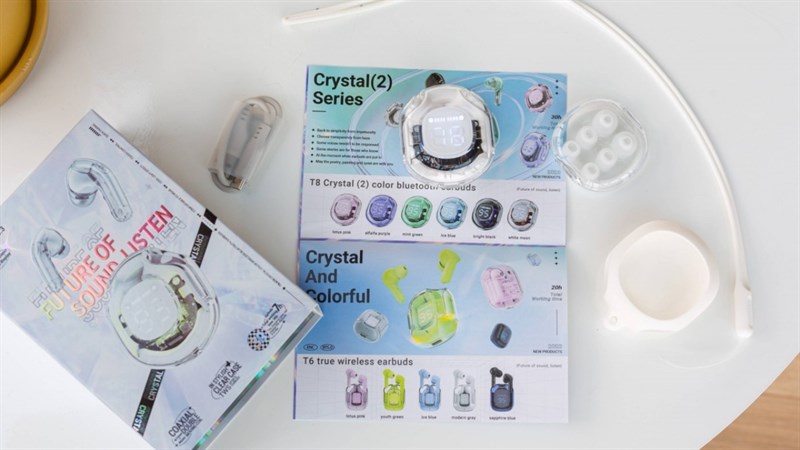 Bên trong hộp của Acefast Crystal (2) Earbuds T8 bạn cũng sẽ được tặng kèm khá nhiều phụ kiện.