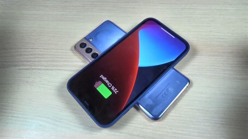 Apple tiếp tục phát triển tính năng sạc ngược không dây Apple tiếp tục phát triển tính năng sạc ngược không dây