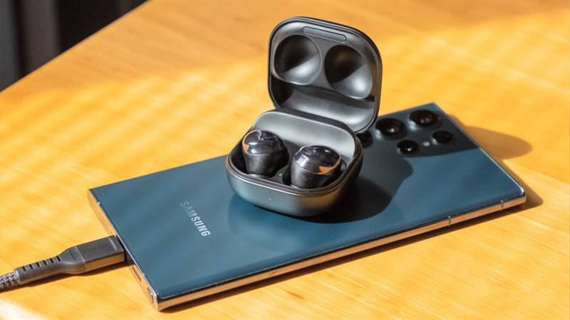 Apple tiếp tục phát triển tính năng sạc ngược không dây Apple tiếp tục phát triển tính năng sạc ngược không dây