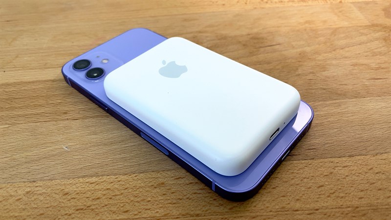 Apple tiếp tục phát triển tính năng sạc ngược không dây Apple tiếp tục phát triển tính năng sạc ngược không dây