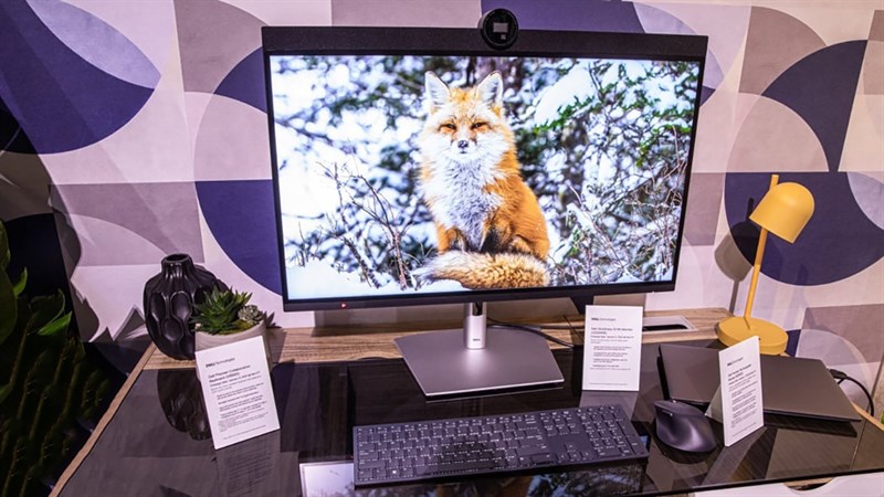 Trên tay màn hình Dell UltraSharp 32 inch 6K Trên tay màn hình Dell UltraSharp 32 inch 6K
