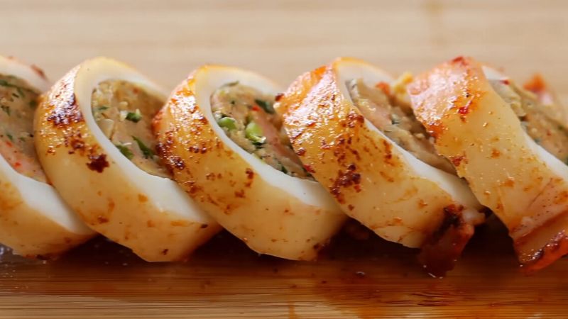 Share how to make squid stuffed with shrimp and kimchi meat, change the taste of the whole family