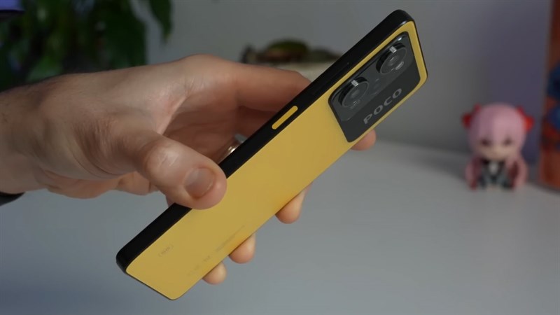 Cạnh bên của POCO X5 Pro 5G là nút nguồn và nút tăng/giảm âm lượng Cạnh bên của POCO X5 Pro 5G là nút nguồn và nút tăng/giảm âm lượng