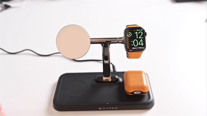 HyperJuice 4-in-1 MagSafe có thiết kế gồm 4 khu vực sạc.