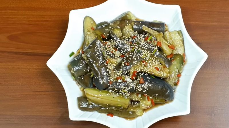 How to make eggplant mixed with garlic and chili is easy to make with delicious rice