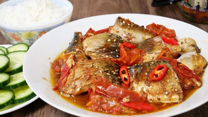 Braised barracuda with tomatoes
