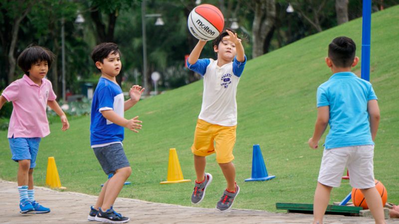 Luôn khuyến khích trẻ vận động để nâng cao sức khỏe Luôn khuyến khích trẻ vận động để nâng cao sức khỏe