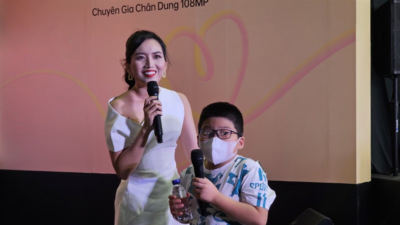 Toàn cảnh sự kiện giao OPPO Reno8 T Series đầu tiên cho khách hàng Toàn cảnh sự kiện giao OPPO Reno8 T Series đầu tiên cho khách hàng