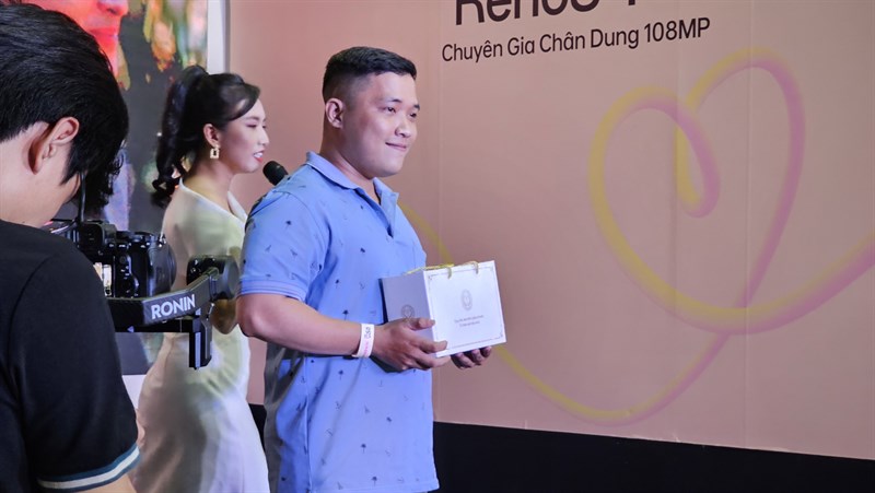 Toàn cảnh sự kiện giao OPPO Reno8 T Series đầu tiên cho khách hàng Toàn cảnh sự kiện giao OPPO Reno8 T Series đầu tiên cho khách hàng