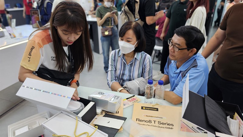 Toàn cảnh sự kiện giao OPPO Reno8 T Series đầu tiên cho khách hàng Toàn cảnh sự kiện giao OPPO Reno8 T Series đầu tiên cho khách hàng