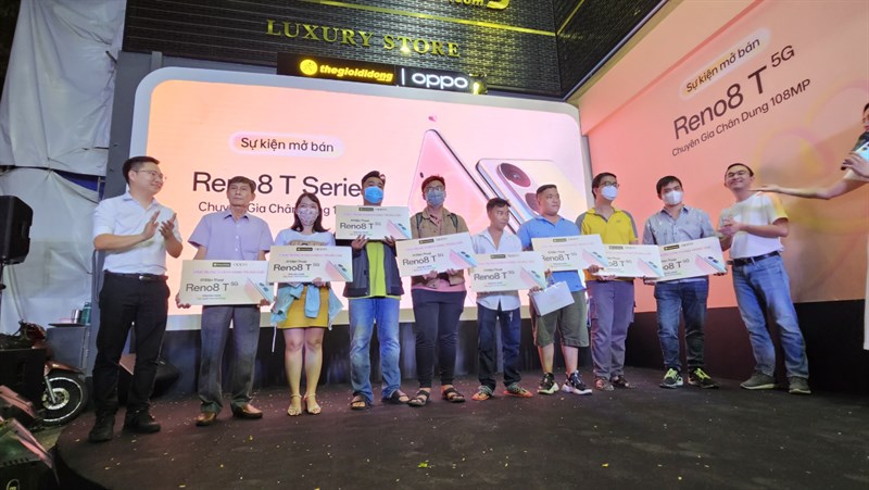 Toàn cảnh sự kiện giao OPPO Reno8 T Series đầu tiên cho khách hàng Toàn cảnh sự kiện giao OPPO Reno8 T Series đầu tiên cho khách hàng