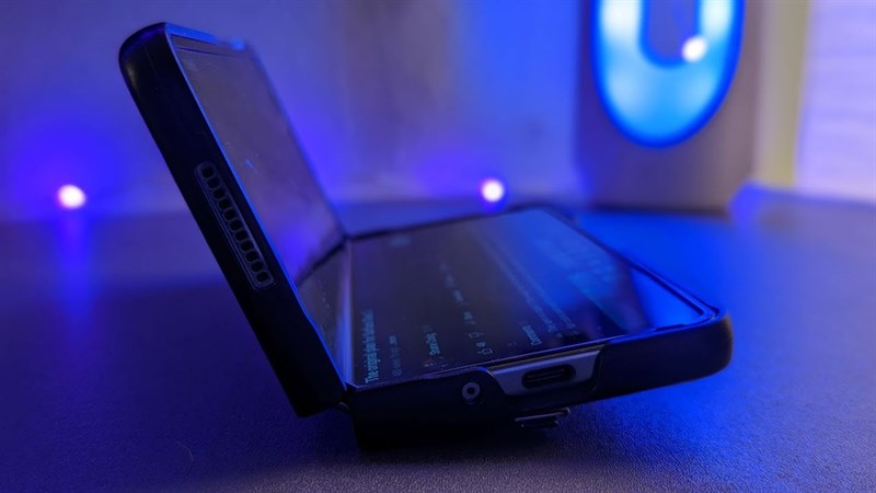 Tecno Phantom V Fold sẽ được trang bị RAM 12 GB đi kèm hai tùy chọn bộ nhớ trong lần lượt là 256 GB và 512 GB. Tecno Phantom V Fold sẽ được trang bị RAM 12 GB đi kèm hai tùy chọn bộ nhớ trong lần lượt là 256 GB và 512 GB.