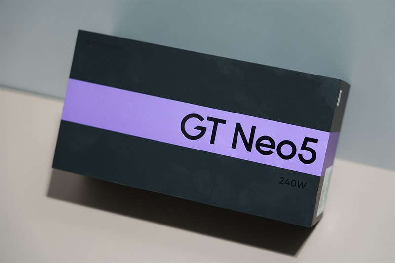 Trên tay realme GT Neo5