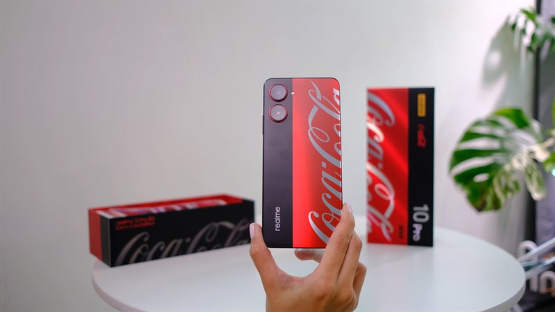 realme 10 Pro 5G Coca-Cola Edition mang thiết kế các họa tiết khá độc đáo realme 10 Pro 5G Coca-Cola Edition mang thiết kế các họa tiết khá độc đáo